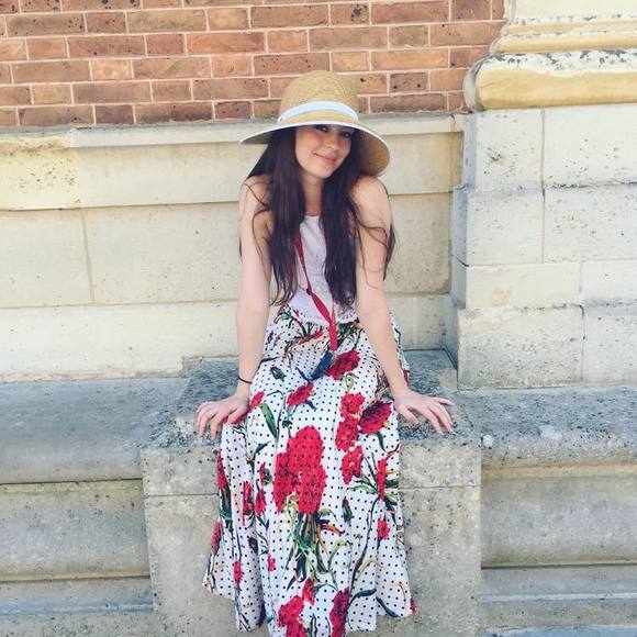 Meet your Posher, Helene - Picture 1 of 1